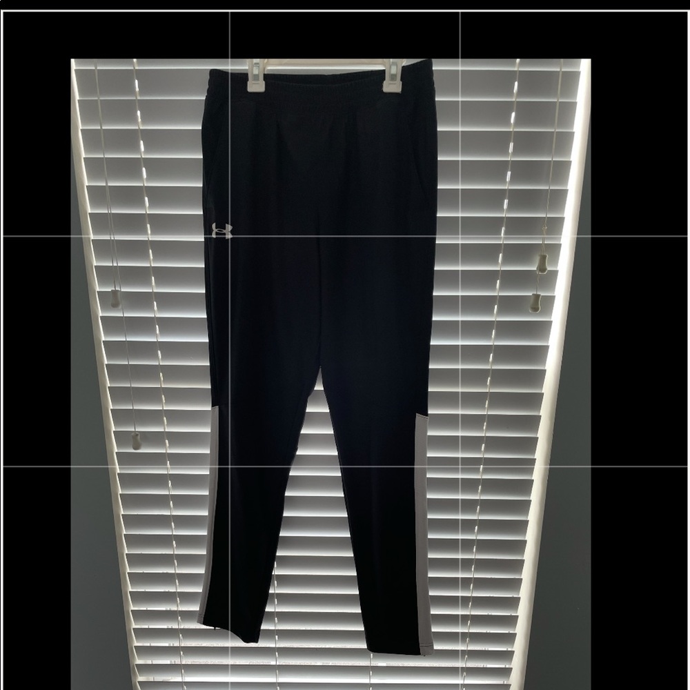 Men’s Under Armour Athletic Pants. Size Medium.
